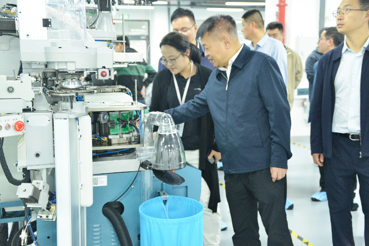 省工信廳陳建業(yè)廳長一行蒞臨睿能科技調(diào)研考察(圖3)